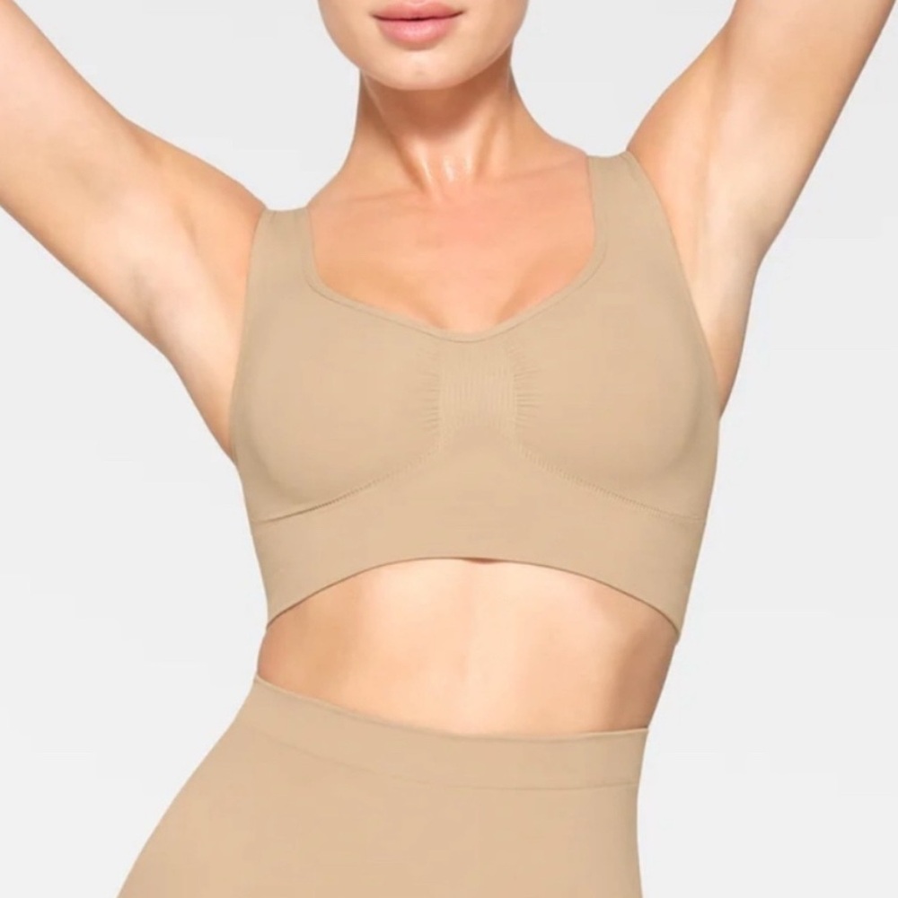 Skims seamless sculpt scoop plunge bralette size XS color Siena